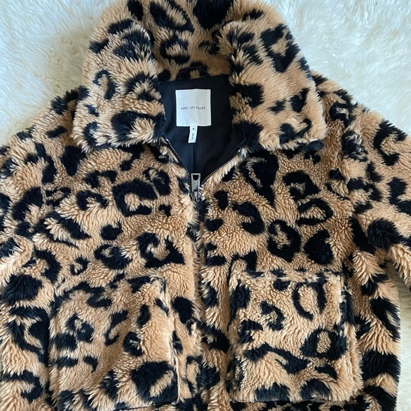 Fluffy coat - Picture 2 of 5